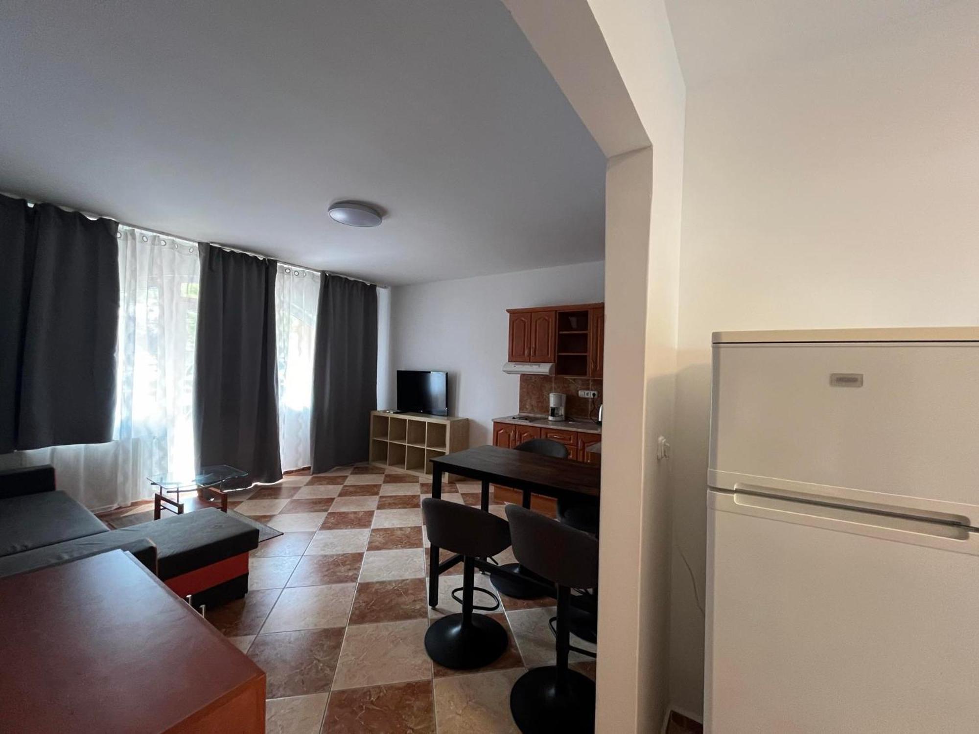 Y Apartman Balatonlelle Eksteriør billede