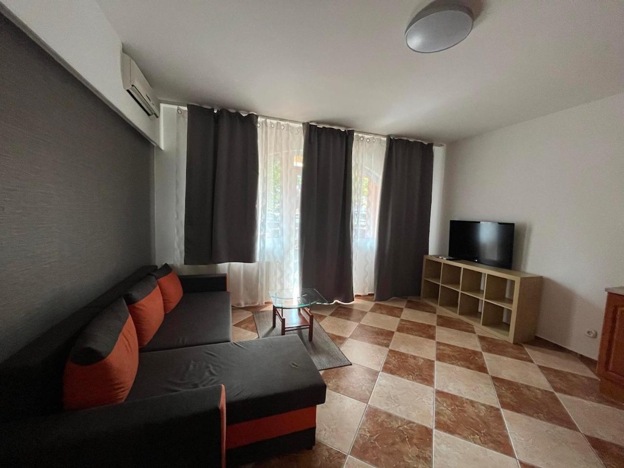 Y Apartman Balatonlelle Eksteriør billede