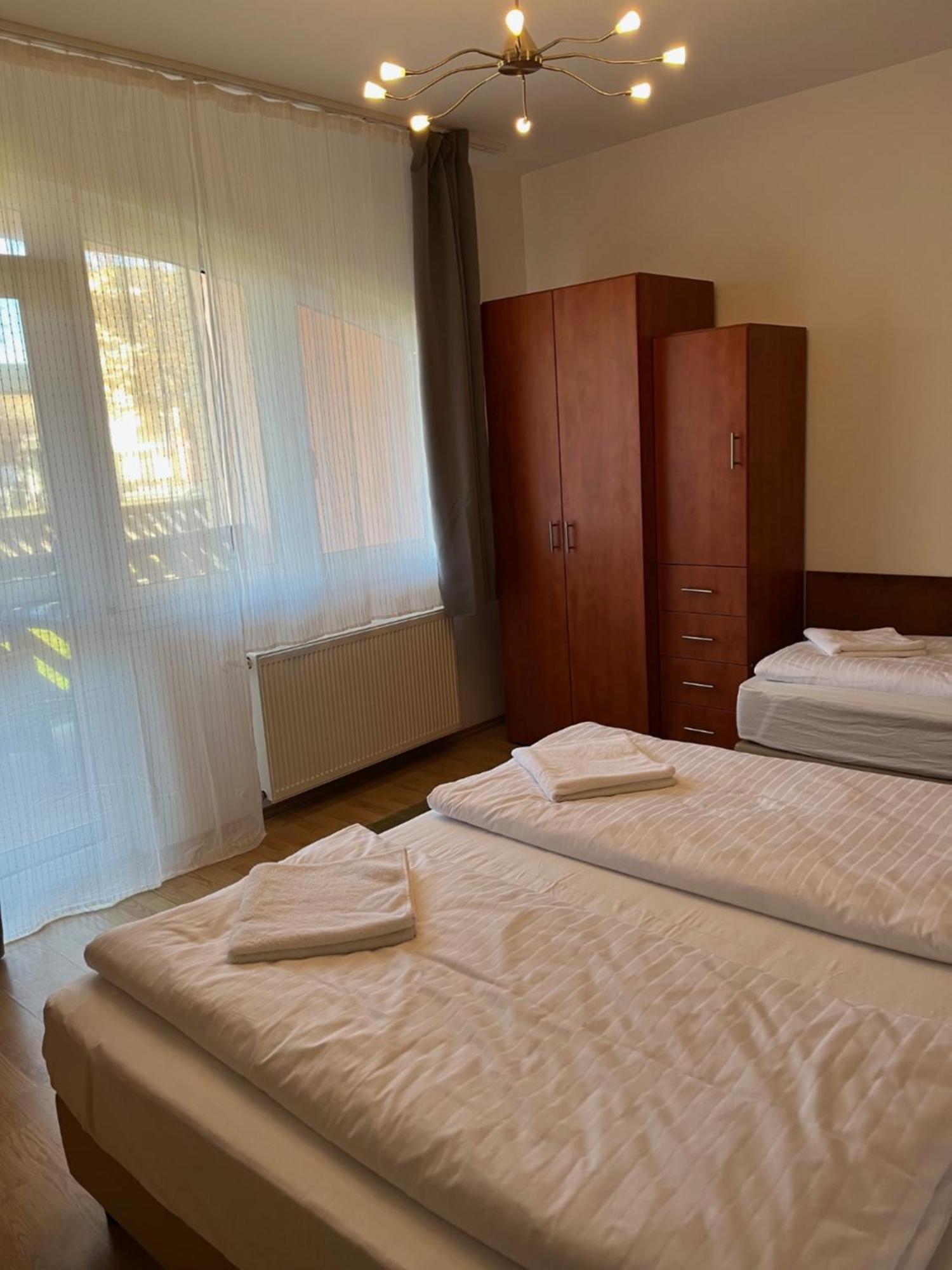 Y Apartman Balatonlelle Eksteriør billede