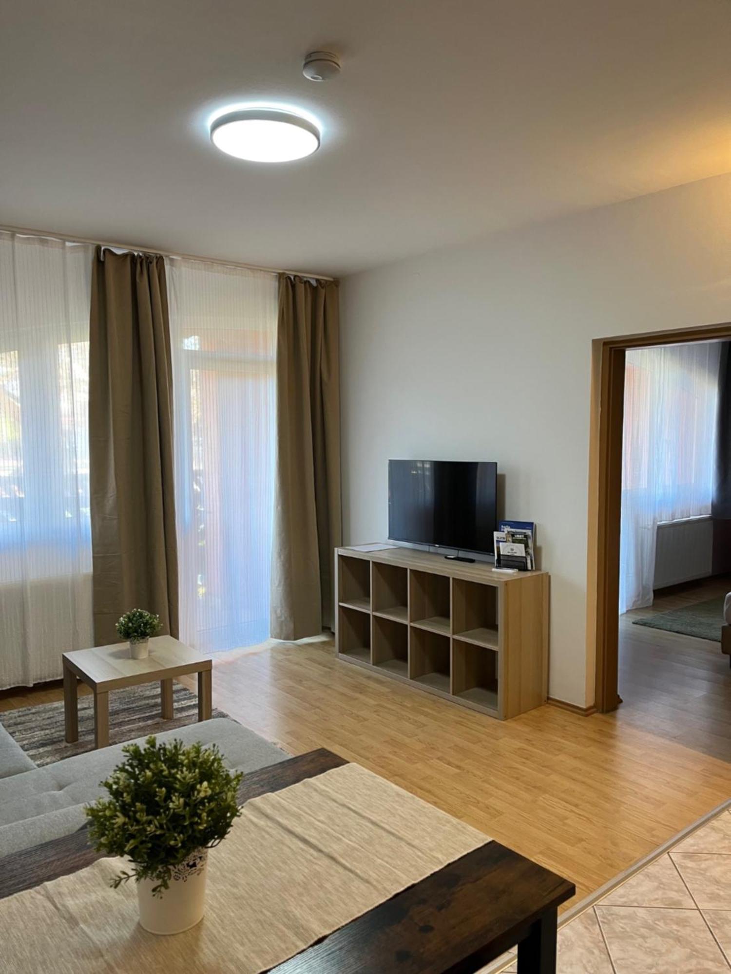 Y Apartman Balatonlelle Eksteriør billede