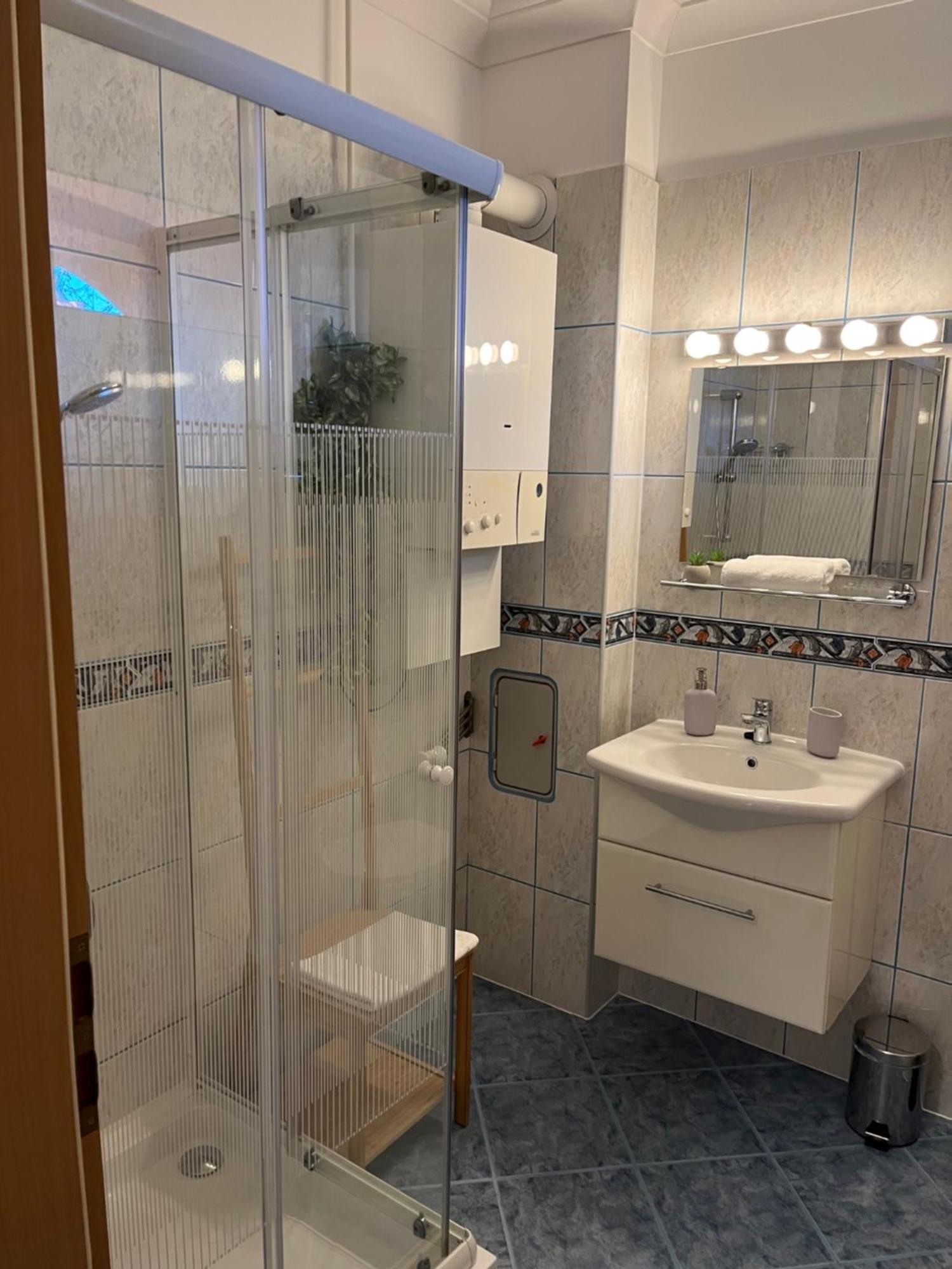 Y Apartman Balatonlelle Eksteriør billede